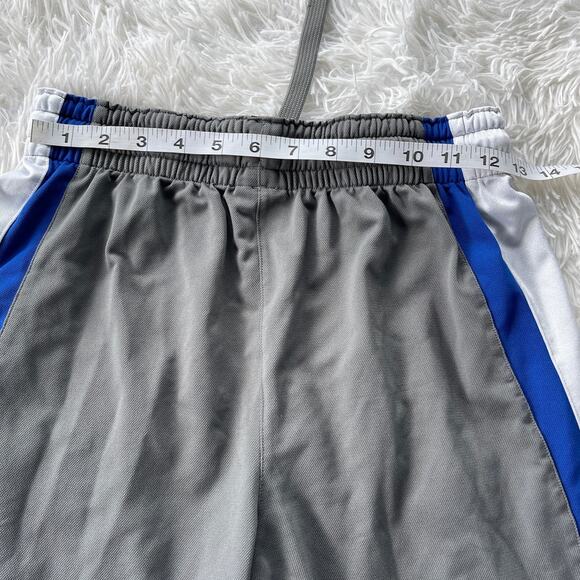 Under Armour Training Short Youth Sz L Gently used - Picture 3 of 8